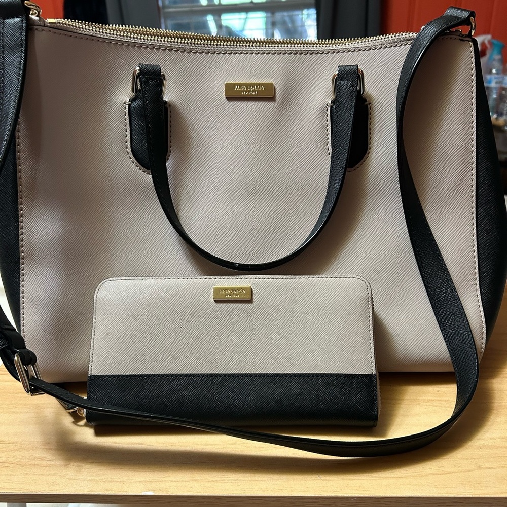 Kate Spade New York Bag- Large Women Shoulder and Wallet Set—- used minor stain